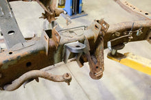Load image into Gallery viewer, Rustbuster Middle Body Mount | RB7728