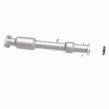 Load image into Gallery viewer, Magnaflow 14-15 Toyota Highlander 3.5L Direct Fit Converter