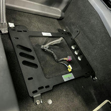 Load image into Gallery viewer, Planted Seat Bracket- Lamborghini Huracan (2014+) - Passenger / Right