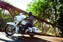 Load image into Gallery viewer, Kuryakyn Oil Cooler Cover Milwaukee-8 Chrome Kuryakyn