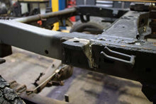 Load image into Gallery viewer, Rustbuster Rear Body/Bed Mount | RB7143
