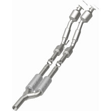 Load image into Gallery viewer, Magnaflow 12-13 Volkswagen Passat 3.6L Direct Fit Converter