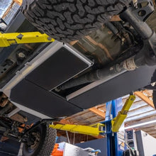 Load image into Gallery viewer, Rugged Ridge 18-23 Jeep Wrangler JLU 4dr Alum. Skid Plate for Gas Tank/Exhaust - Tex. Blk Rugged Ridge