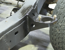 Load image into Gallery viewer, Rust Buster 1996-2002 Toyota 4 Runner Front Body Frame Mount Bracket - Right | RB8400R