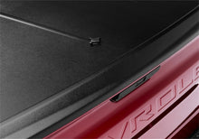 Load image into Gallery viewer, UnderCover 19-20 Chevy Silverado 1500 5.8ft SE Bed Cover - Black Textured Bed Covers - Hinged Undercover