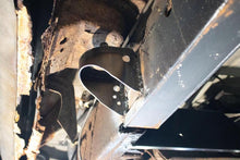Load image into Gallery viewer, Rust Buster Avalanche/Suburban/Yukon Center Body Frame Mount | RB7418