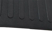 Load image into Gallery viewer, Deezee 99-06 GM Silverado/Sierra/07 Classic 6.5ft. Heavyweight Bed Mat Dee Zee