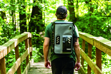 Load image into Gallery viewer, Kuryakyn Torke 25L Dry Backpack Kuryakyn