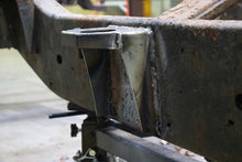 Load image into Gallery viewer, Rustbuster Center Cab Mount | RB7077