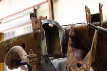 Load image into Gallery viewer, Rustbuster Middle Body Mount | RB7728