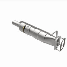 Load image into Gallery viewer, Magnaflow Catalytic Converter Direct Fit MagnaFlow 09-17 Ford F53 V10 6.8L Underbody Direct Fit Catalytic Converter