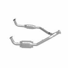 Load image into Gallery viewer, MagnaFlow Conv DF 94-95 Disc./Defender 3.9L