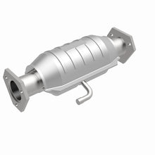 Load image into Gallery viewer, MagnaFlow Exhaust Products Catalytic Converter MagnaFlow Exhaust Products Magnaflow Standard Grade Direct-Fit Catalytic Converter 22926
