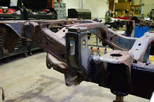 Load image into Gallery viewer, Rustbuster 09-24 RAM 1500 Forward Bed Mount - Right | RB7736R