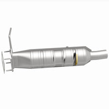 Load image into Gallery viewer, Magnaflow Catalytic Converter Direct Fit MagnaFlow 09-17 Ford F53 V10 6.8L Underbody Direct Fit Catalytic Converter