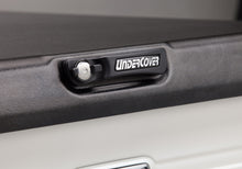Load image into Gallery viewer, UnderCover 2021 Ford F-150 Crew Cab 5.5ft Elite Bed Cover - Black Textured Bed Covers - Hinged Undercover