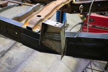 Load image into Gallery viewer, Rust Buster 97-03 Ford F150 Front Bed Mount - Right Side | RB7006R