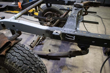 Load image into Gallery viewer, Rustbuster Rear Body/Bed Mount | RB7143