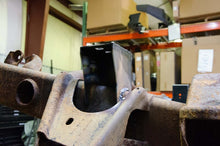 Load image into Gallery viewer, Rustbuster Front Bed Mount Right Side | RB7723R
