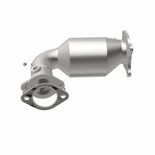 Load image into Gallery viewer, MagnaFlow Exhaust Products Catalytic Converter MagnaFlow Exhaust Products Magnaflow OEM Grade Direct-Fit Catalytic Converter 21-822