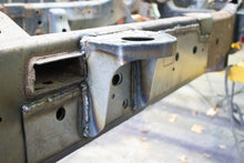 Load image into Gallery viewer, Rustbuster Center Cab Mount | RB7020