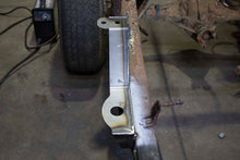 Load image into Gallery viewer, Rustbuster Cab And Bed Mount Right Side | RB7608R