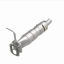 Load image into Gallery viewer, Magnaflow Catalytic Converter Direct Fit MagnaFlow 09-17 Ford F53 V10 6.8L Underbody Direct Fit Catalytic Converter