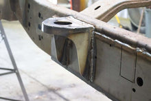 Load image into Gallery viewer, Rustbuster Center Cab Mount | RB7020