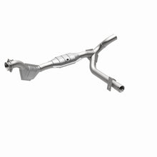 Load image into Gallery viewer, MagnaFlow Conv DF 01-04 Ford F-150 4.6L (49 State)
