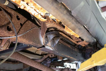 Load image into Gallery viewer, Rust Buster Avalanche/Suburban/Yukon Center Body Frame Mount | RB7418
