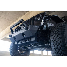 Load image into Gallery viewer, DV8 Offroad 18-23 Jeep Wrangler JL/JT Front Bumper Sway-Bar Disconnect Motor Skid Plate Skid Plates DV8 Offroad