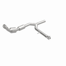 Load image into Gallery viewer, Magnaflow Catalytic Converter Direct Fit Magnaflow 04-05 Ford F-150 5.4L Direct Fit Converter