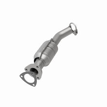 Load image into Gallery viewer, Magnaflow Catalytic Converter Direct Fit Magnaflow 04-05 Suzuki Forenza 2.0L Direct Fit Converter