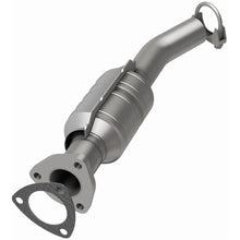 Load image into Gallery viewer, Magnaflow Catalytic Converter Direct Fit Magnaflow 04-05 Suzuki Forenza 2.0L Direct Fit Converter