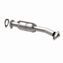 Load image into Gallery viewer, Magnaflow Catalytic Converter Direct Fit Magnaflow 04-05 Suzuki Forenza 2.0L Direct Fit Converter
