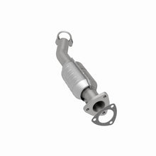 Load image into Gallery viewer, Magnaflow Catalytic Converter Direct Fit Magnaflow 04-05 Suzuki Forenza 2.0L Direct Fit Converter