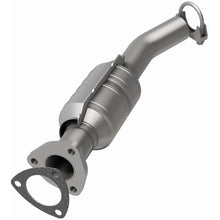 Load image into Gallery viewer, Magnaflow Catalytic Converter Direct Fit Magnaflow 04-05 Suzuki Forenza 2.0L Direct Fit Converter