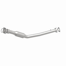 Load image into Gallery viewer, Magnaflow Catalytic Converter Direct Fit Magnaflow 05-06 Chevrolet Equinox 3.4L Direct Fit Converter