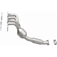 Load image into Gallery viewer, Magnaflow Catalytic Converter Direct Fit Magnaflow 05-06 Ford Focus 2.0L Direct Fit Converter