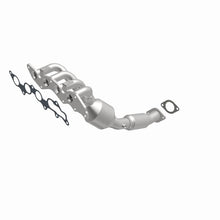 Load image into Gallery viewer, Magnaflow Catalytic Converter Direct Fit Magnaflow 05-06 Ford Focus 2.0L Direct Fit Converter