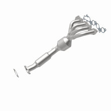 Load image into Gallery viewer, Magnaflow Catalytic Converter Direct Fit Magnaflow 05-06 Ford Focus 2.0L Direct Fit Converter