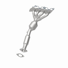 Load image into Gallery viewer, Magnaflow Catalytic Converter Direct Fit Magnaflow 05-06 Ford Focus 2.0L Direct Fit Converter