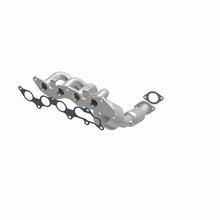 Load image into Gallery viewer, Magnaflow Catalytic Converter Direct Fit Magnaflow 05-06 Ford Focus 2.0L Direct Fit Converter