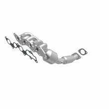 Load image into Gallery viewer, Magnaflow Catalytic Converter Direct Fit Magnaflow 05-06 Ford Focus 2.0L Direct Fit Converter