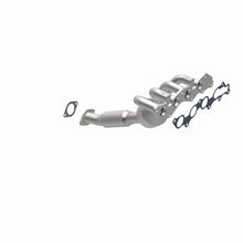 Load image into Gallery viewer, Magnaflow Catalytic Converter Direct Fit Magnaflow 05-06 Ford Focus 2.0L Direct Fit Converter