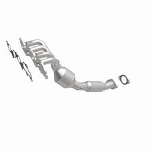 Load image into Gallery viewer, Magnaflow Catalytic Converter Direct Fit Magnaflow 05-06 Ford Focus 2.0L Direct Fit Converter