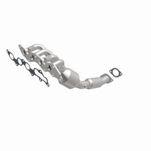 Load image into Gallery viewer, Magnaflow Catalytic Converter Direct Fit Magnaflow 05-06 Ford Focus 2.0L Direct Fit Converter