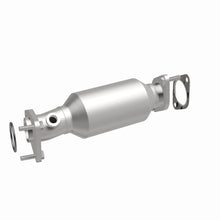 Load image into Gallery viewer, Magnaflow Catalytic Converter Direct Fit Magnaflow 05-06 Nissan Pathfinder 4.0L Direct Fit Converter