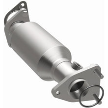 Load image into Gallery viewer, Magnaflow Catalytic Converter Direct Fit Magnaflow 05-06 Nissan Pathfinder 4.0L Direct Fit Converter