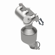 Load image into Gallery viewer, Magnaflow Catalytic Converter Direct Fit Magnaflow 05-07 Toyota Avalon 3.5L Direct Fit Converter